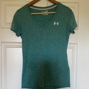 Under Armour Women's Green V-Neck Short Sleeve Tee